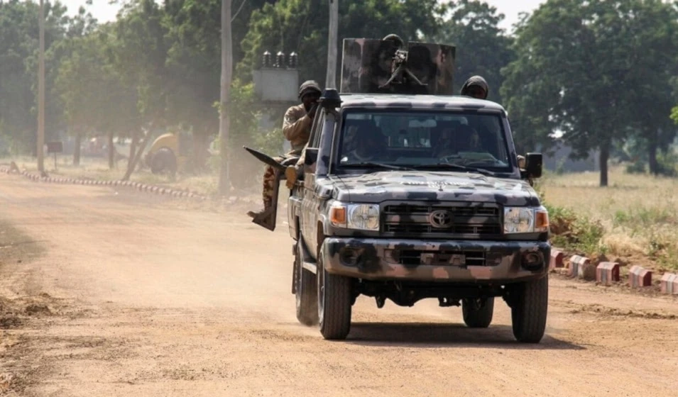 El Ejército de Nigeria abatió a ocho combatientes del Daesh en Borno, tras repeler una emboscada en una ruta clave de operaciones militares. El Ejército de Nigeria abatió a ocho combatientes del Daesh en Borno, tras repeler una emboscada en una ruta clave de operaciones militares.