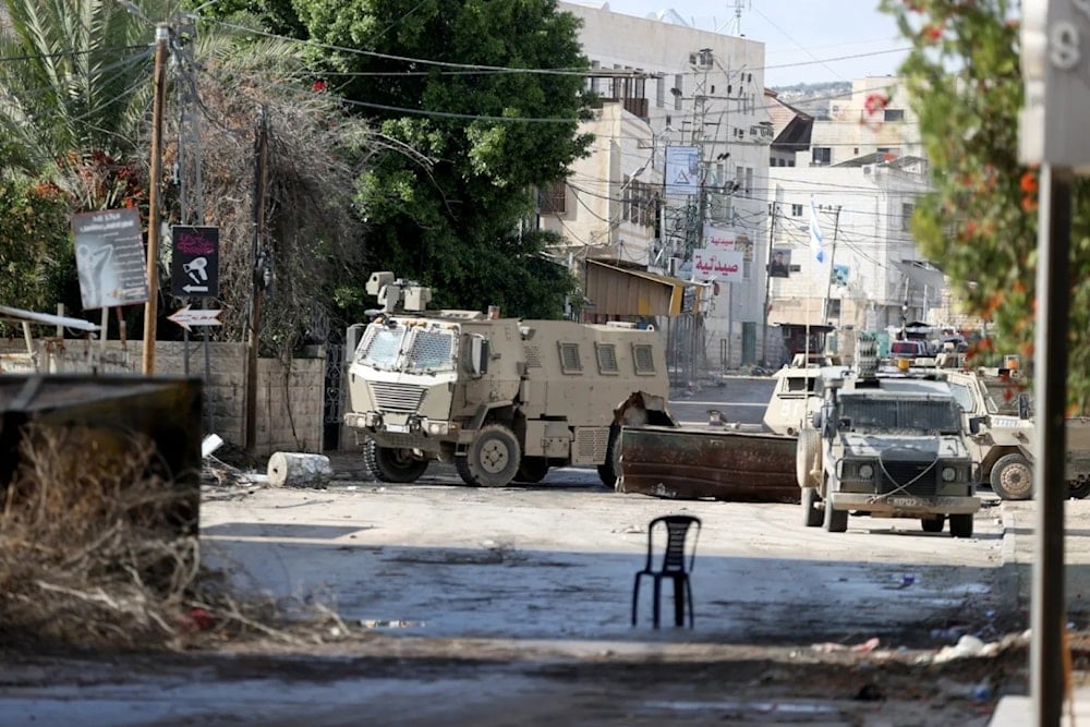 En Cisjordania, el ejército israelí continúa con la irrupción en ciudades y pueblos, realiza detenciones y allanamientos de hogares a diario.