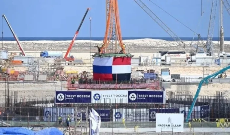 Rusia avanza en Egipto con la central nuclear de El-Dabaa y una zona industrial, crea empleo y transfirie tecnología para una nueva industria.