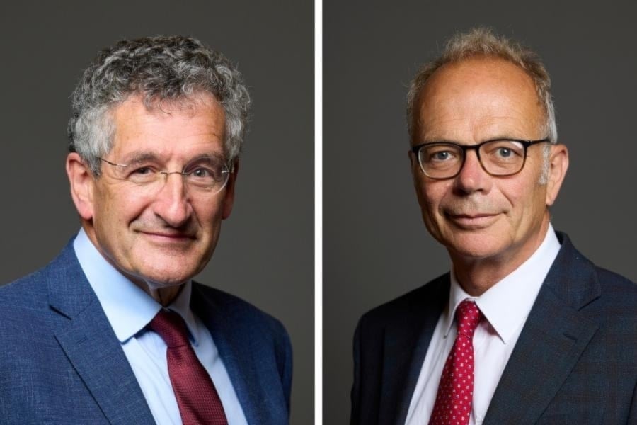 Los diputados del Partido Laborista británico, Peter Brinsley y Simon Offer.