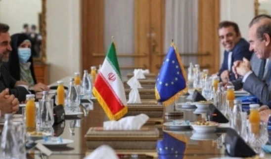 Fuentes diplomáticas a Al Mayadeen: Washington lidera a los europeos en las negociaciones con Irán