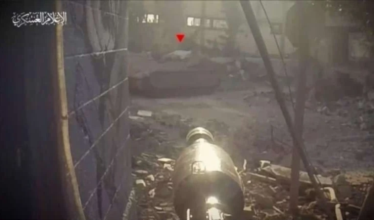 Resistencia palestina ataca a tropas israelíes en Gaza y destruye vehí Resistencia palestina ataca a tropas israelíes en Gaza y destruye vehí