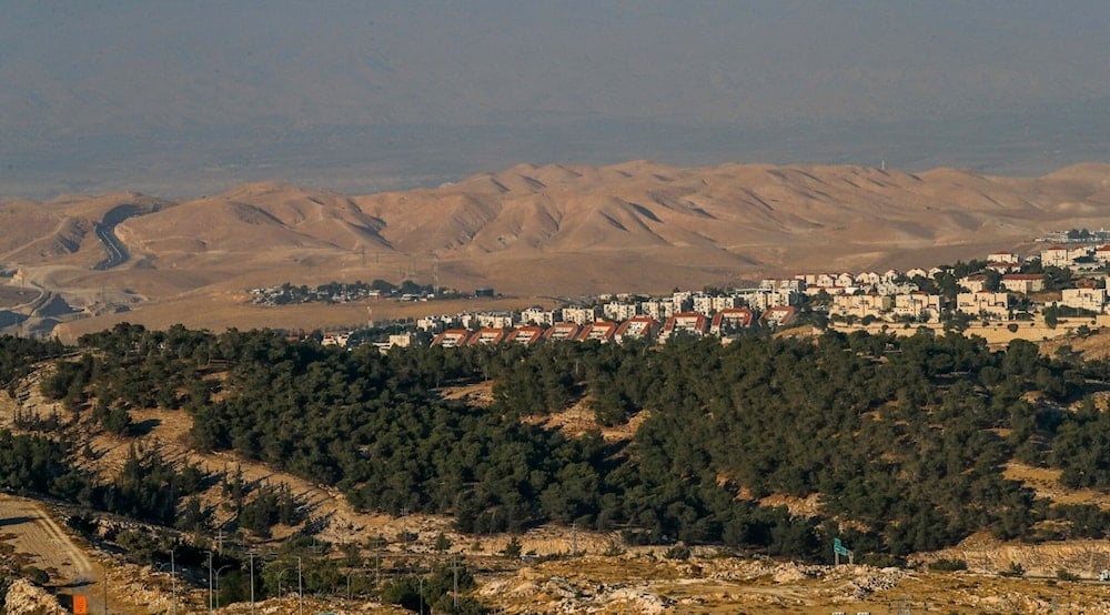 El asentamiento de Ma'ale Adumim, al este de Jerusalén ocupada, visto desde el corredor E1.  (Foto: AFP)