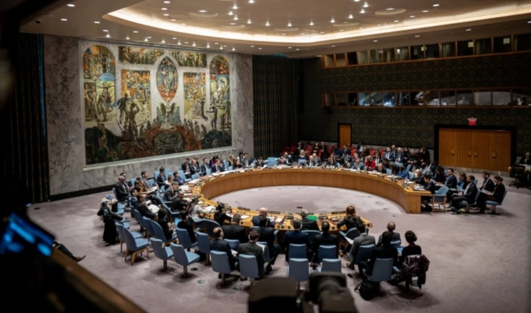 Irán rechaza sanciones de la ONU y acusa a la Troika europea