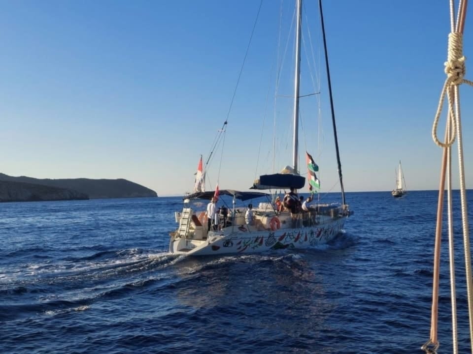 Barcos griegos que zarparon el viernes para unirse a la flotilla que busca romper el asedio israelí a Gaza. 