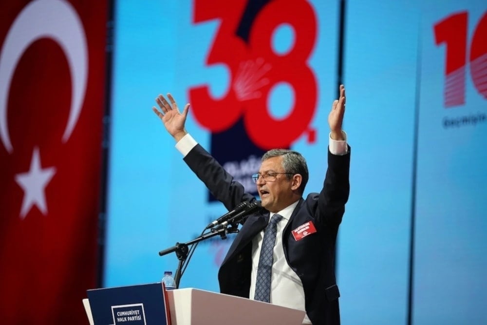 Özgür Özel, nuevo líder del CHP en Turquía (Foto: AFP)