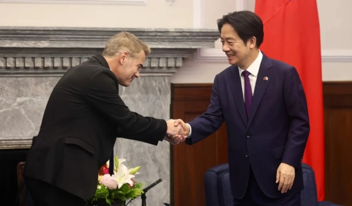 China condenó la visita del diputado israelí Boaz Toporovsky a Taiwán. China condenó la visita del diputado israelí Boaz Toporovsky a Taiwán.