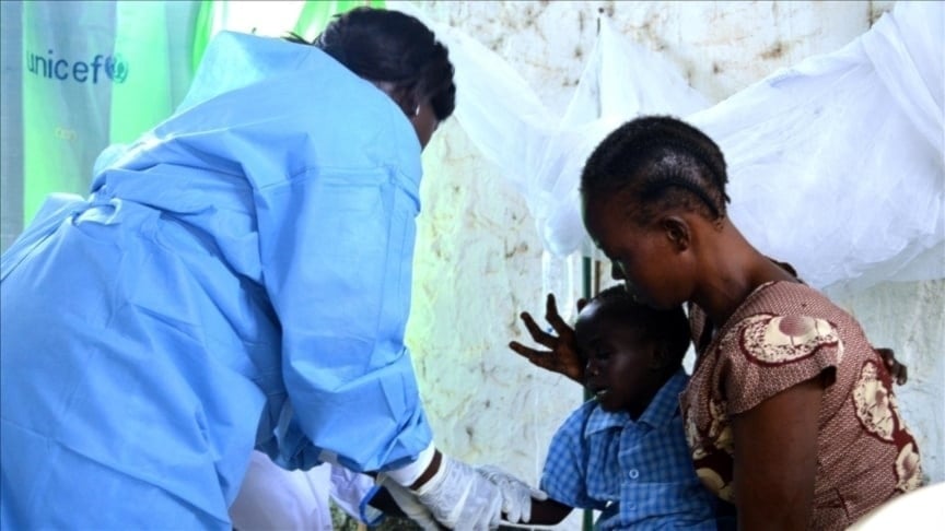 Una mujer y su hijo reciben tratamiento contra el cólera en Juba, 2014.
