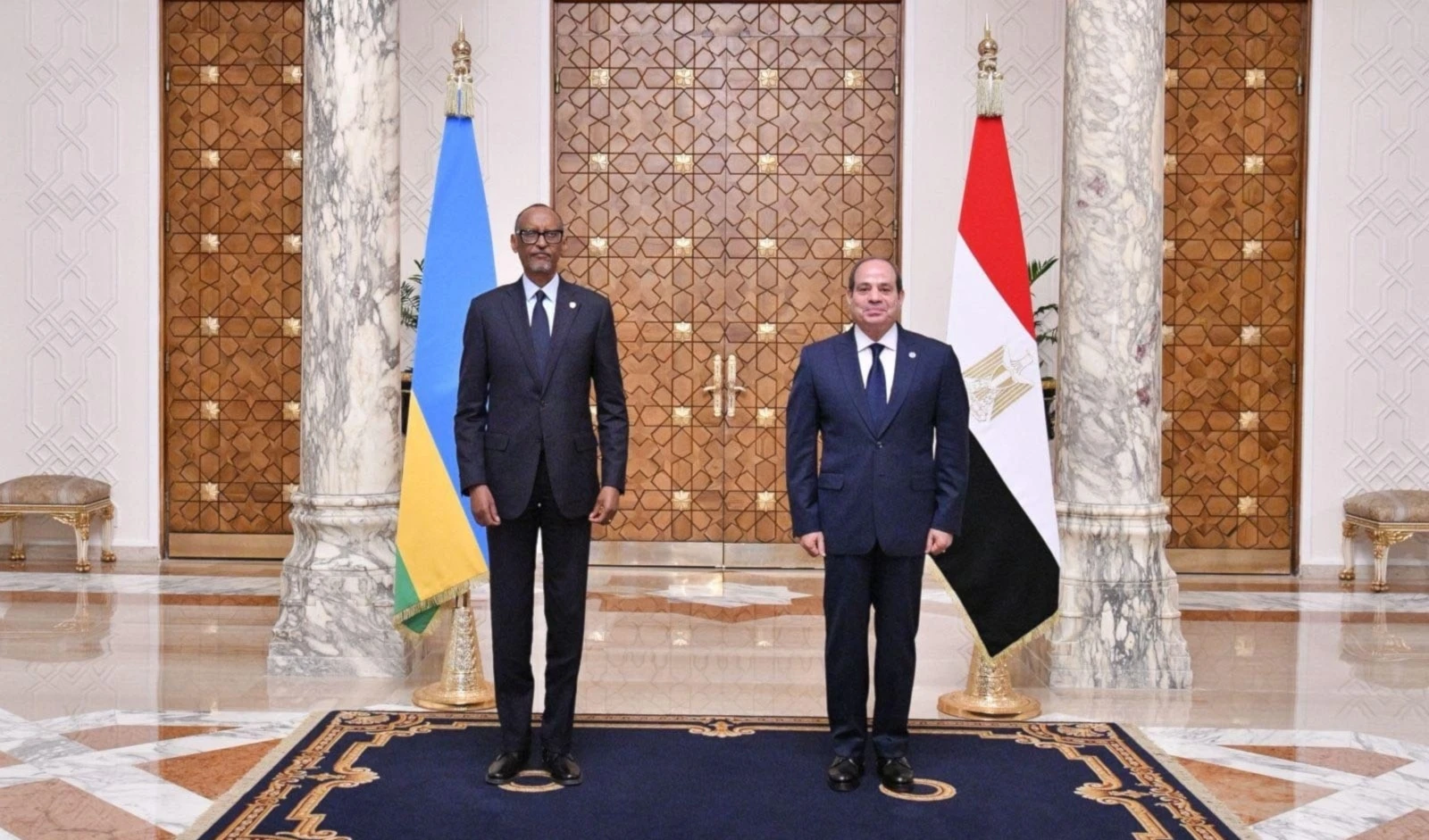 El presidente egipcio, Abdel Fattah El-Sisi, y su homólogo ruandés, Paul Kagame, durante su encuentro en El Cairo.