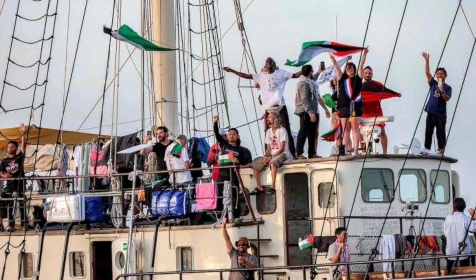 La Flotilla Sumud Global, compuesta por 51 barcos, busca romper el asedio a Gaza y entregar ayuda directamente a la población civil. La Flotilla Sumud Global, compuesta por 51 barcos, busca romper el asedio a Gaza y entregar ayuda directamente a la población civil.
