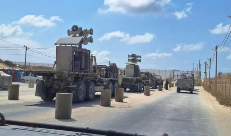 Sistemas de altavoces ubicados en la valla fronteriza en Gaza. (Foto: Medios israelíes) Sistemas de altavoces ubicados en la valla fronteriza en Gaza. (Foto: Medios israelíes)