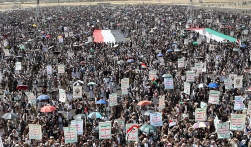 Miles de yemenitas volvieron a tomar las plazas para patentizar su apoyo a Palestina y rechazo a "Israel". Miles de yemenitas volvieron a tomar las plazas para patentizar su apoyo a Palestina y rechazo a "Israel".