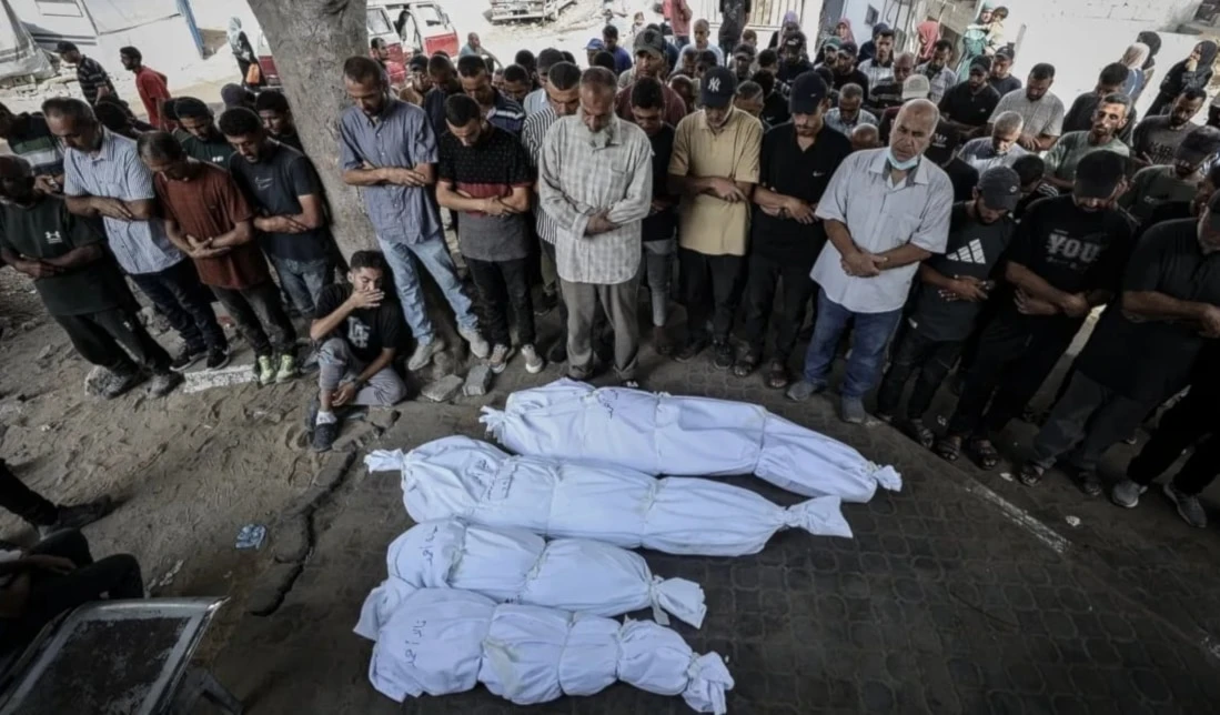 Aviones y artillería israelíes asesinaron a 10 personas en el barrio de Sheikh Radwan, al noroeste de Gaza. Aviones y artillería israelíes asesinaron a 10 personas en el barrio de Sheikh Radwan, al noroeste de Gaza.