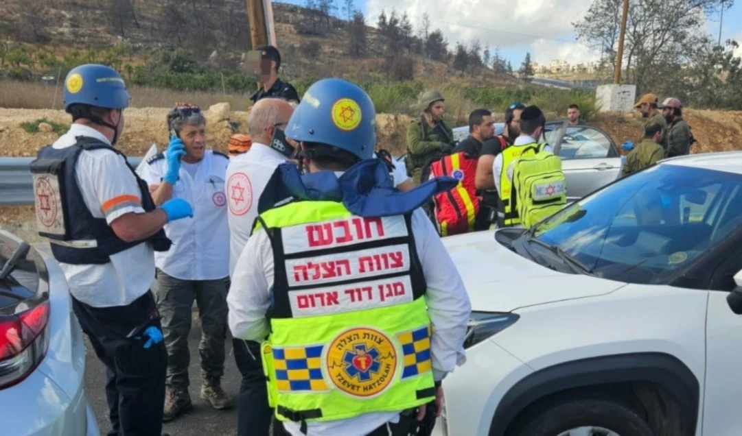 Los ataques armados palestinos en puestos de control estratégicos reflejan la escalada de tensiones derivada de la política israelí de expansión territorial y represión.