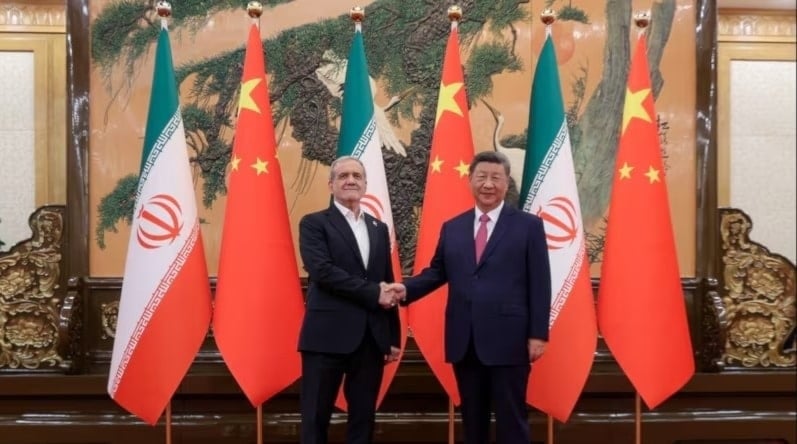 Los presidentes de Irán y China, Masoud Pezeshkian y Xi Jingpin, durante la cumbre de la Organización de Cooperación de Shanghái. (Foto: Reuters)