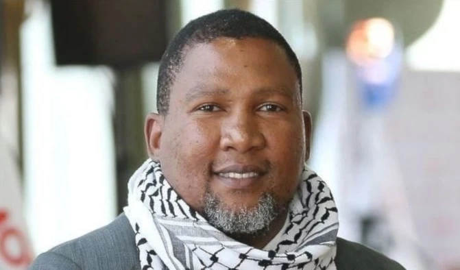 El nieto de Mandela viaja junto a un grupo de 10 activistas sudafricanos que forman parte de la  flotilla Global Sumud.