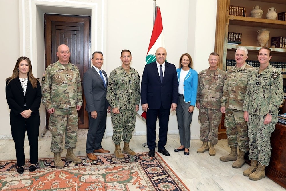 Presidente  de Líbano durante su reunión con el comandante del Comando Central (CENTCOM) 
